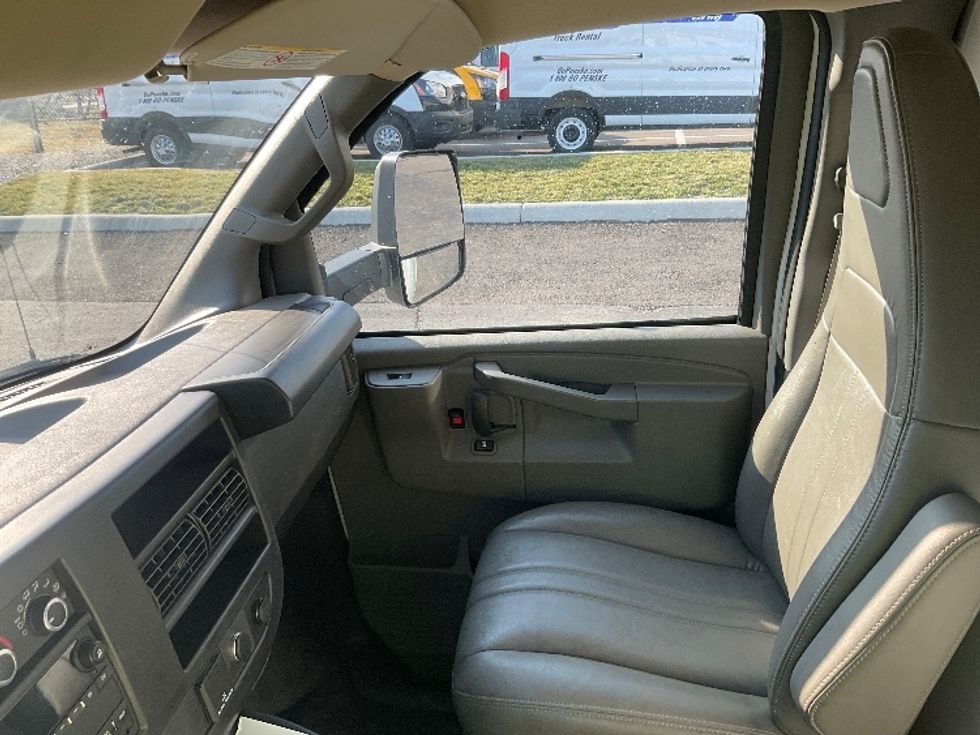 Light Duty Box Truck-Light and Medium Duty Trucks-GMC-2022-Savana G33903-Piqua-OH-35,839\n\t\tmiles-$ 41,750 - Image 17