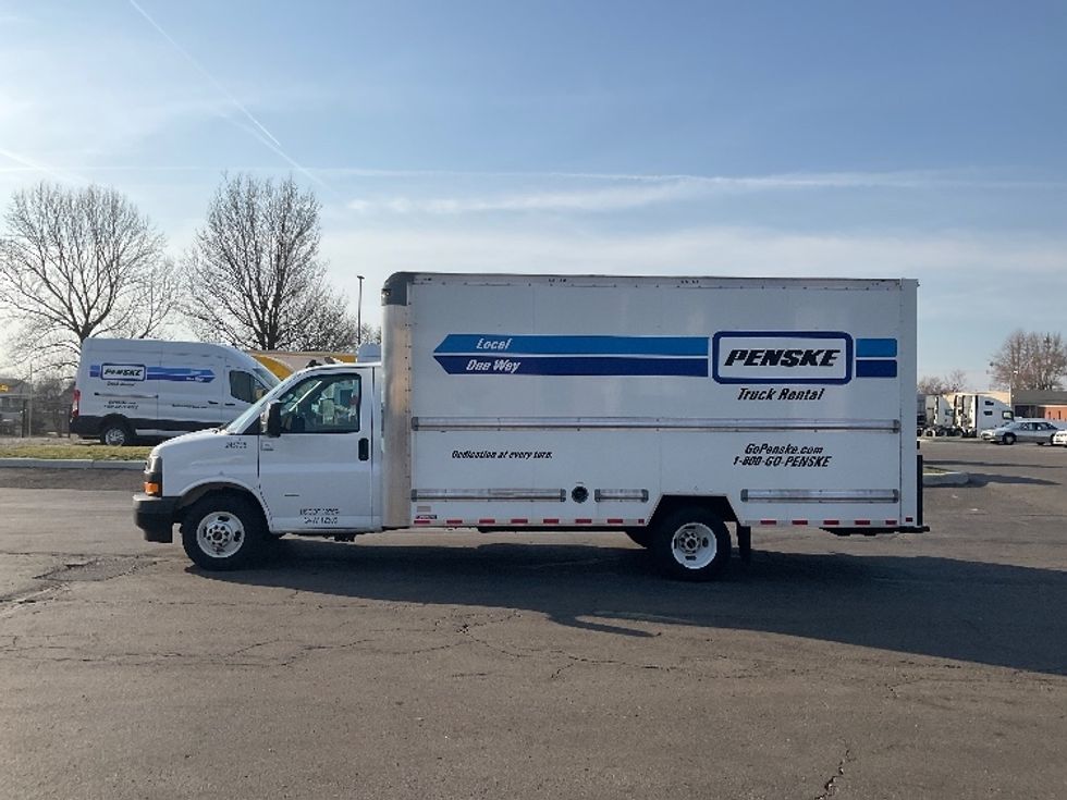 Light Duty Box Truck-Light and Medium Duty Trucks-GMC-2022-Savana G33903-Piqua-OH-35,839\n\t\tmiles-$ 41,750 - Image 4