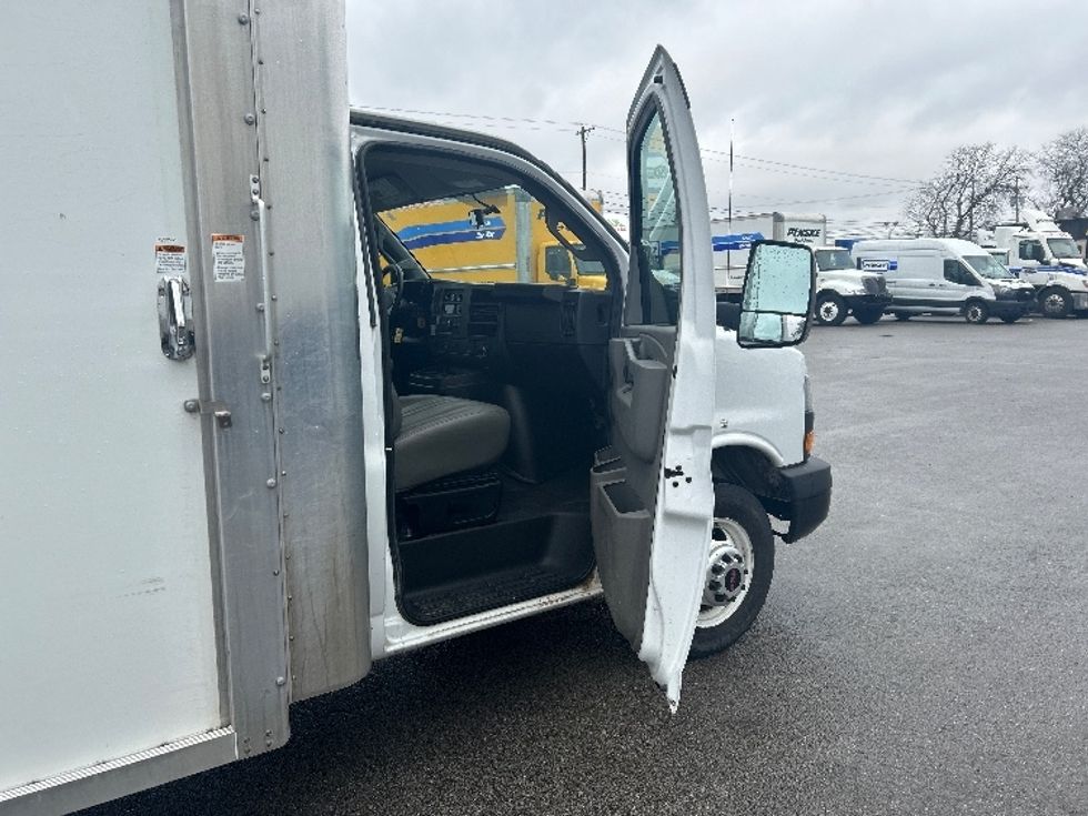 Light Duty Box Truck-Light and Medium Duty Trucks-GMC-2022-Savana G33903-Piqua-OH-55,889\n\t\tmiles-$ 41,500 - Image 20