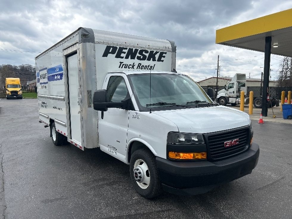 Light Duty Box Truck-Light and Medium Duty Trucks-GMC-2022-Savana G33903-Pittsburgh-PA-37,663\n\t\tmiles-$ 40,750 - Image 1