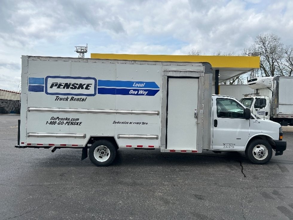 Light Duty Box Truck-Light and Medium Duty Trucks-GMC-2022-Savana G33903-Pittsburgh-PA-37,663\n\t\tmiles-$ 40,750 - Image 14