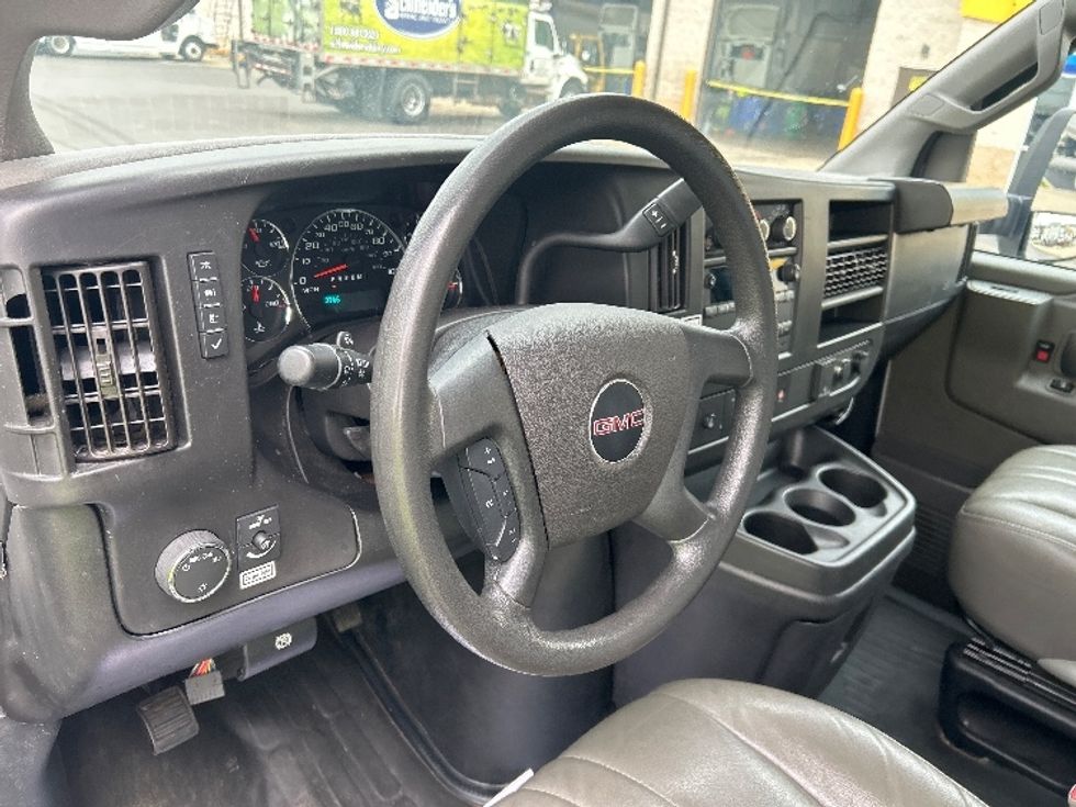 Light Duty Box Truck-Light and Medium Duty Trucks-GMC-2022-Savana G33903-Pittsburgh-PA-37,663\n\t\tmiles-$ 40,750 - Image 16