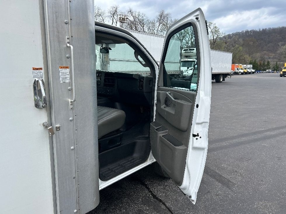 Light Duty Box Truck-Light and Medium Duty Trucks-GMC-2022-Savana G33903-Pittsburgh-PA-37,663\n\t\tmiles-$ 40,750 - Image 19