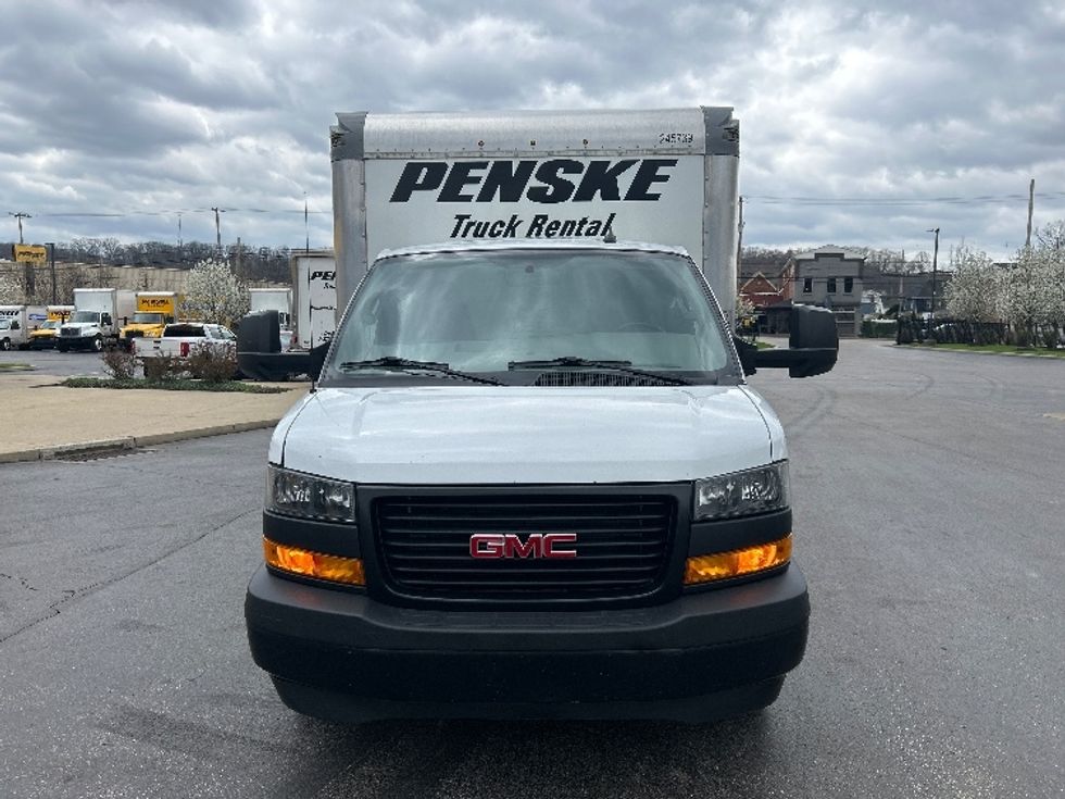 Light Duty Box Truck-Light and Medium Duty Trucks-GMC-2022-Savana G33903-Pittsburgh-PA-37,663\n\t\tmiles-$ 40,750 - Image 2