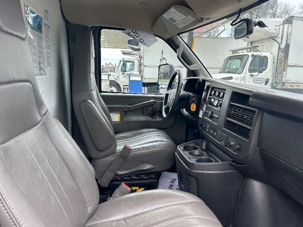 Light Duty Box Truck-Light and Medium Duty Trucks-GMC-2022-Savana G33903-Pittsburgh-PA-37,663\n\t\tmiles-$ 40,750 - Image 21
