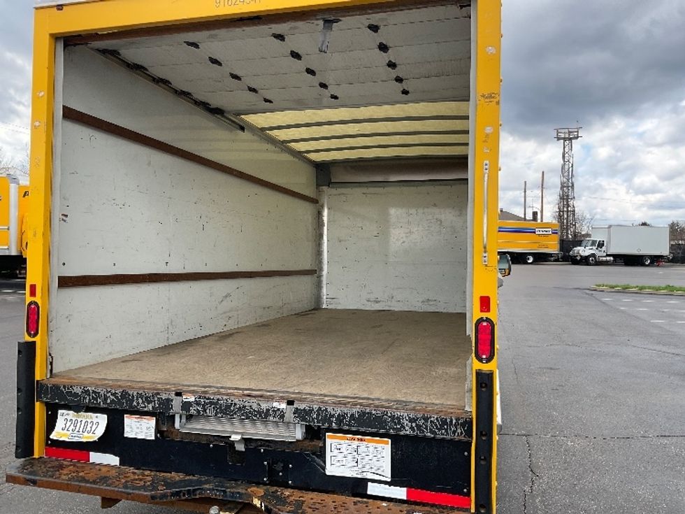 Light Duty Box Truck-Light and Medium Duty Trucks-GMC-2022-Savana G33903-Pittsburgh-PA-69,214\n\t\tmiles-$ 32,500 - Image 11
