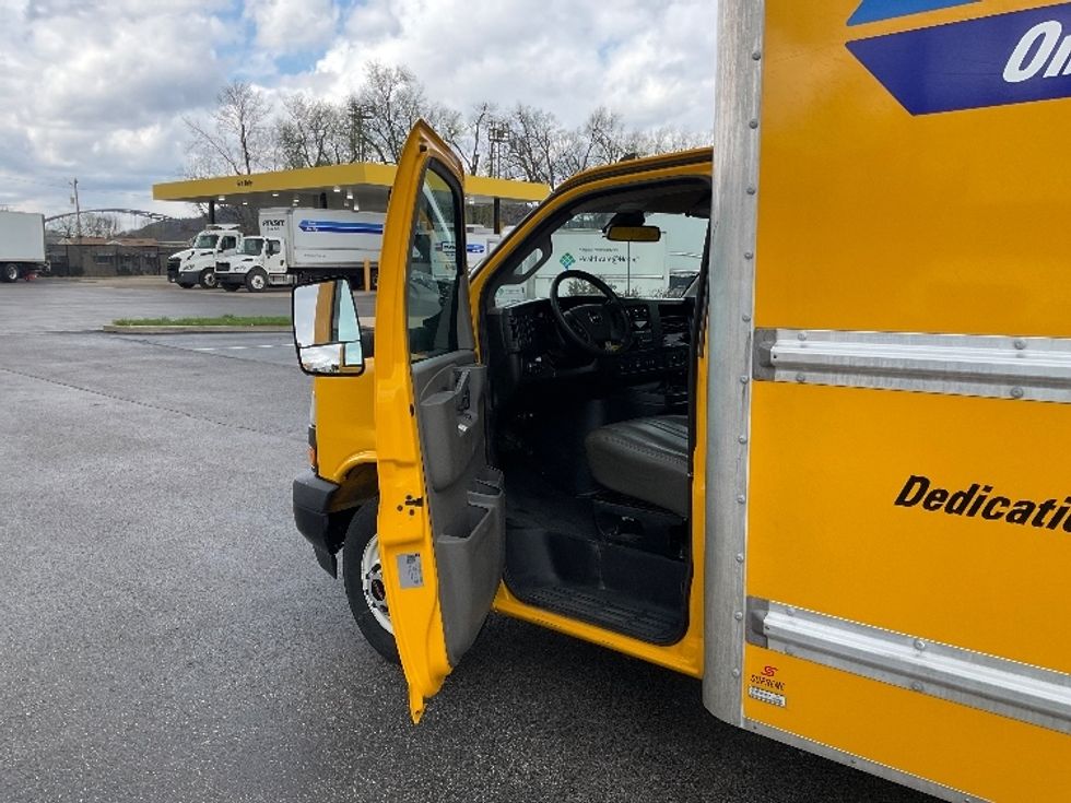 Light Duty Box Truck-Light and Medium Duty Trucks-GMC-2022-Savana G33903-Pittsburgh-PA-69,214\n\t\tmiles-$ 32,500 - Image 16