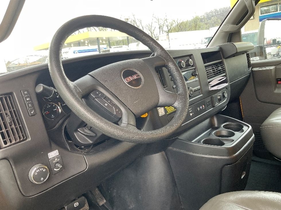 Light Duty Box Truck-Light and Medium Duty Trucks-GMC-2022-Savana G33903-Pittsburgh-PA-69,214\n\t\tmiles-$ 32,500 - Image 17