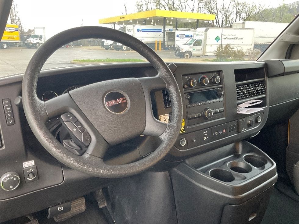 Light Duty Box Truck-Light and Medium Duty Trucks-GMC-2022-Savana G33903-Pittsburgh-PA-69,214\n\t\tmiles-$ 32,500 - Image 18