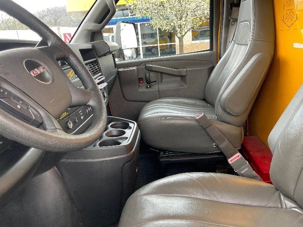 Light Duty Box Truck-Light and Medium Duty Trucks-GMC-2022-Savana G33903-Pittsburgh-PA-69,214\n\t\tmiles-$ 32,500 - Image 19