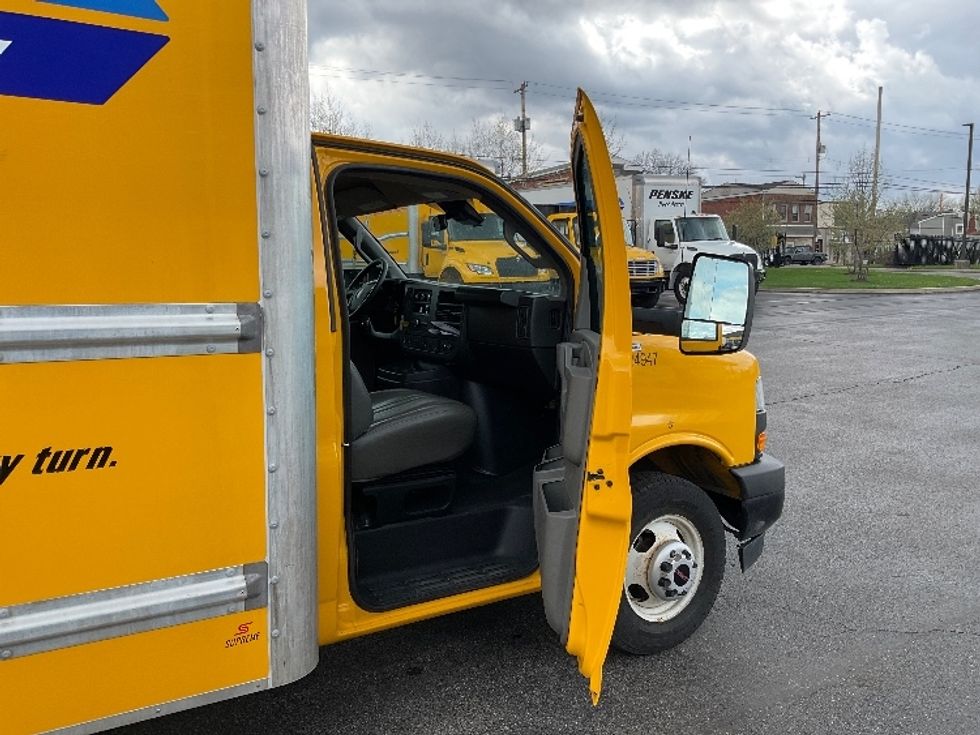 Light Duty Box Truck-Light and Medium Duty Trucks-GMC-2022-Savana G33903-Pittsburgh-PA-69,214\n\t\tmiles-$ 32,500 - Image 20