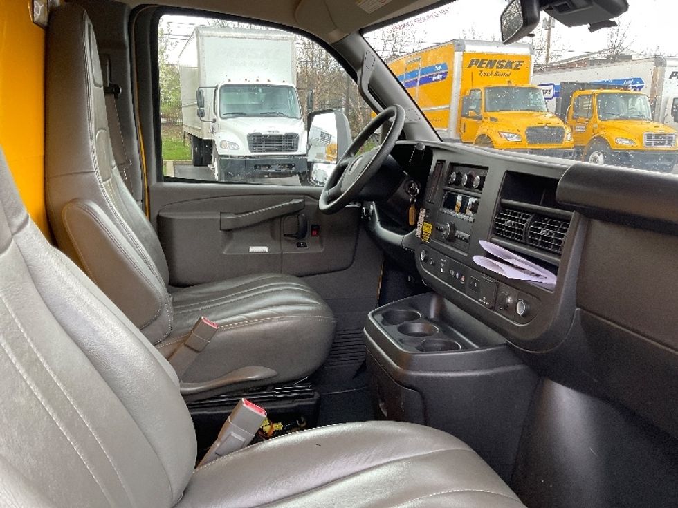 Light Duty Box Truck-Light and Medium Duty Trucks-GMC-2022-Savana G33903-Pittsburgh-PA-69,214\n\t\tmiles-$ 32,500 - Image 22