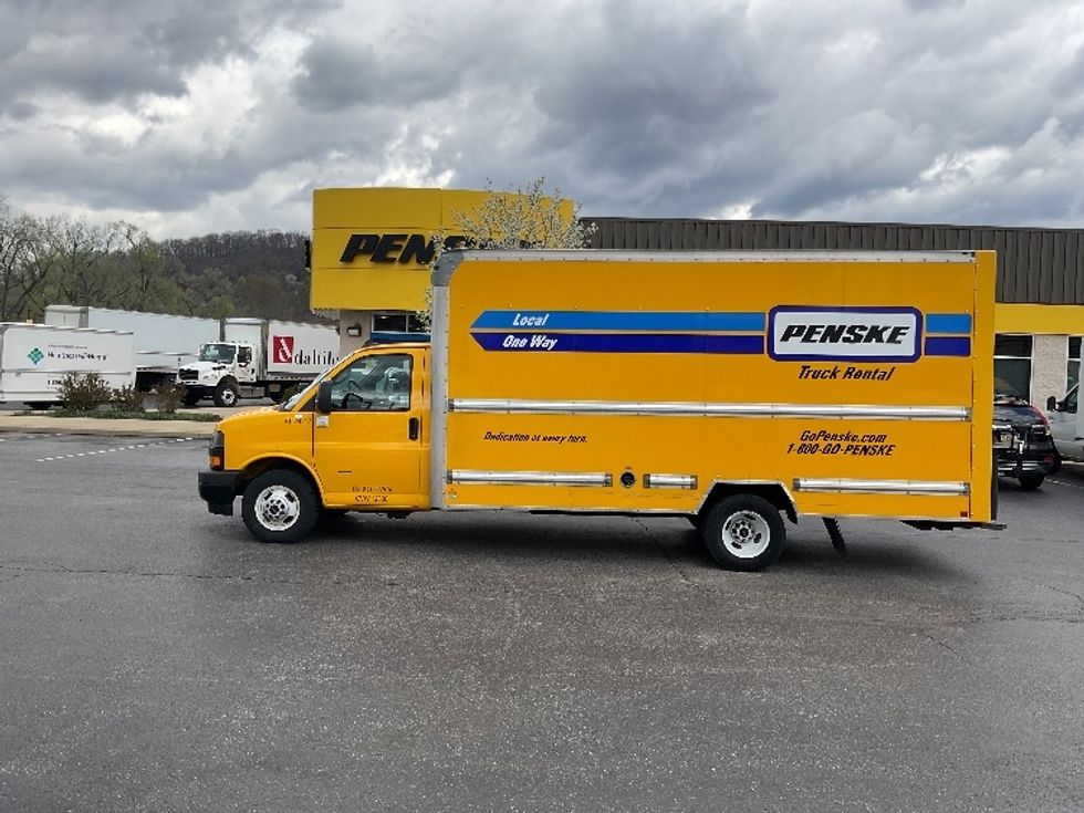 Light Duty Box Truck-Light and Medium Duty Trucks-GMC-2022-Savana G33903-Pittsburgh-PA-69,214\n\t\tmiles-$ 32,500 - Image 4