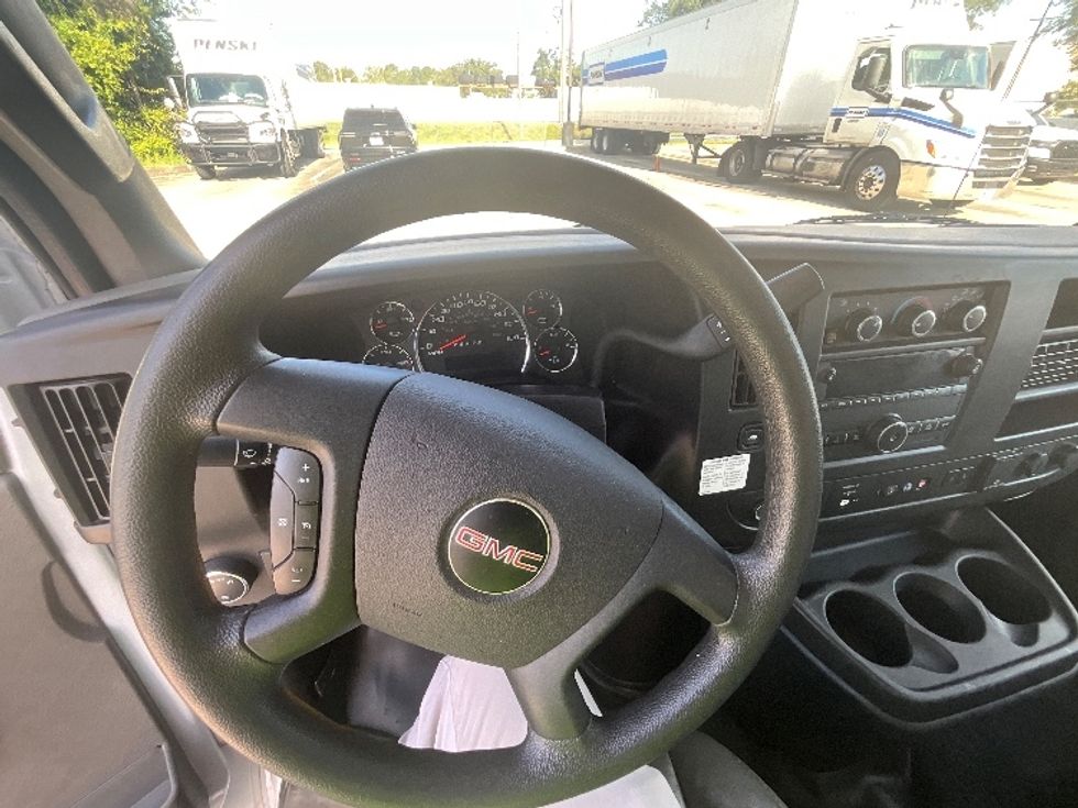 Light Duty Box Truck-Light and Medium Duty Trucks-GMC-2022-Savana G33903-Plymouth-MI-127,464\n\t\tmiles-$ 25,750 - Image 17