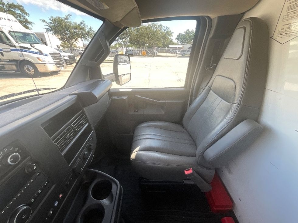 Light Duty Box Truck-Light and Medium Duty Trucks-GMC-2022-Savana G33903-Plymouth-MI-127,464\n\t\tmiles-$ 25,750 - Image 18