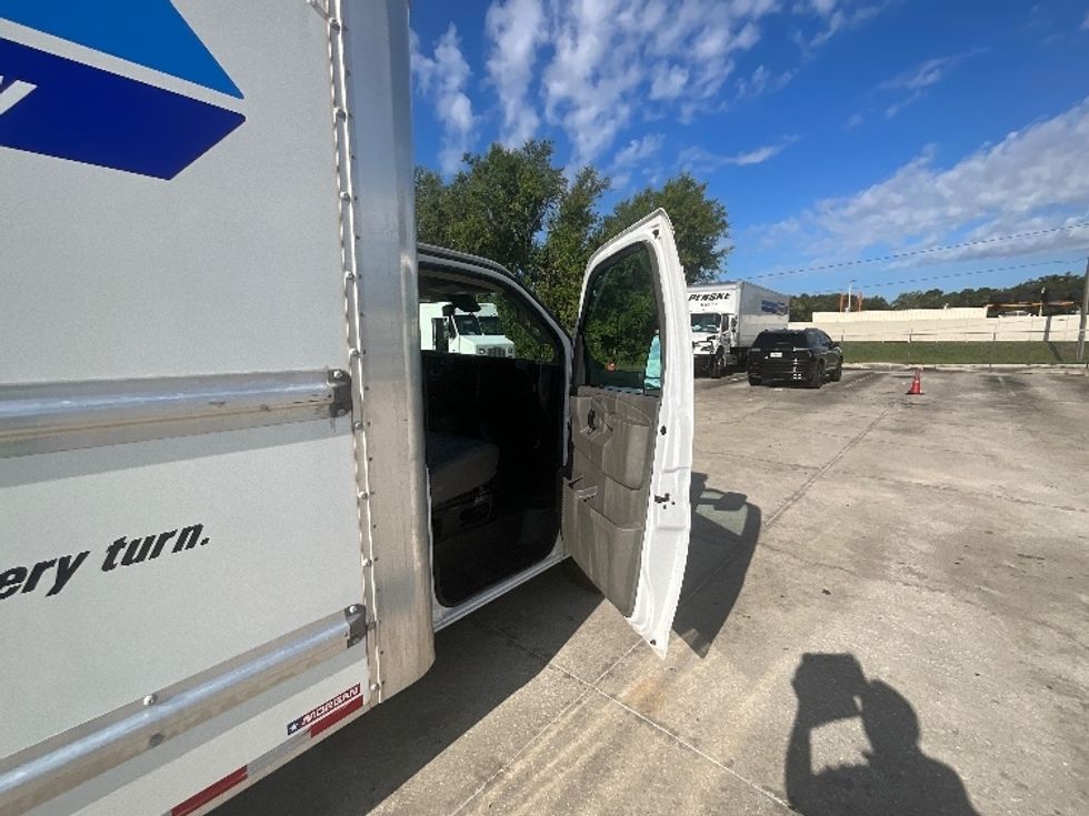 Light Duty Box Truck-Light and Medium Duty Trucks-GMC-2022-Savana G33903-Plymouth-MI-127,464\n\t\tmiles-$ 25,750 - Image 19