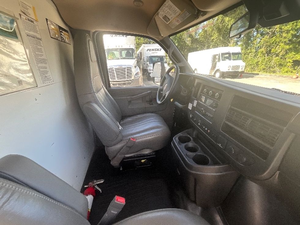 Light Duty Box Truck-Light and Medium Duty Trucks-GMC-2022-Savana G33903-Plymouth-MI-127,464\n\t\tmiles-$ 25,750 - Image 21