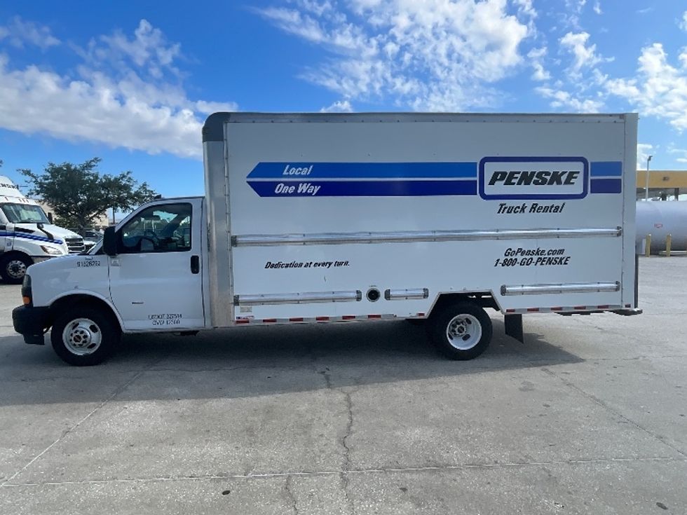 Light Duty Box Truck-Light and Medium Duty Trucks-GMC-2022-Savana G33903-Plymouth-MI-127,464\n\t\tmiles-$ 25,750 - Image 4