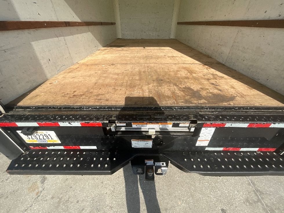 Light Duty Box Truck-Light and Medium Duty Trucks-GMC-2022-Savana G33903-Plymouth-MI-127,464\n\t\tmiles-$ 25,750 - Image 9