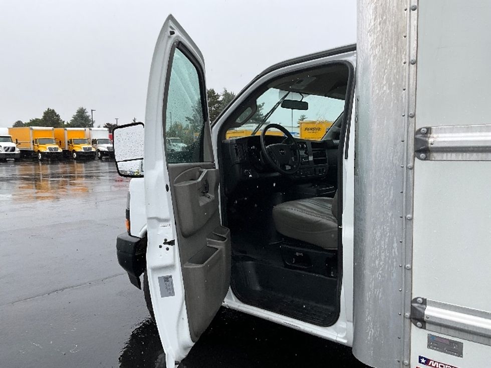 Light Duty Box Truck-Light and Medium Duty Trucks-GMC-2022-Savana G33903-Portland-OR-41,349\n\t\tmiles-$ 42,250 - Image 16