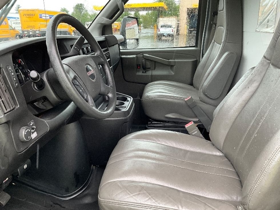Light Duty Box Truck-Light and Medium Duty Trucks-GMC-2022-Savana G33903-Portland-OR-41,349\n\t\tmiles-$ 42,250 - Image 19