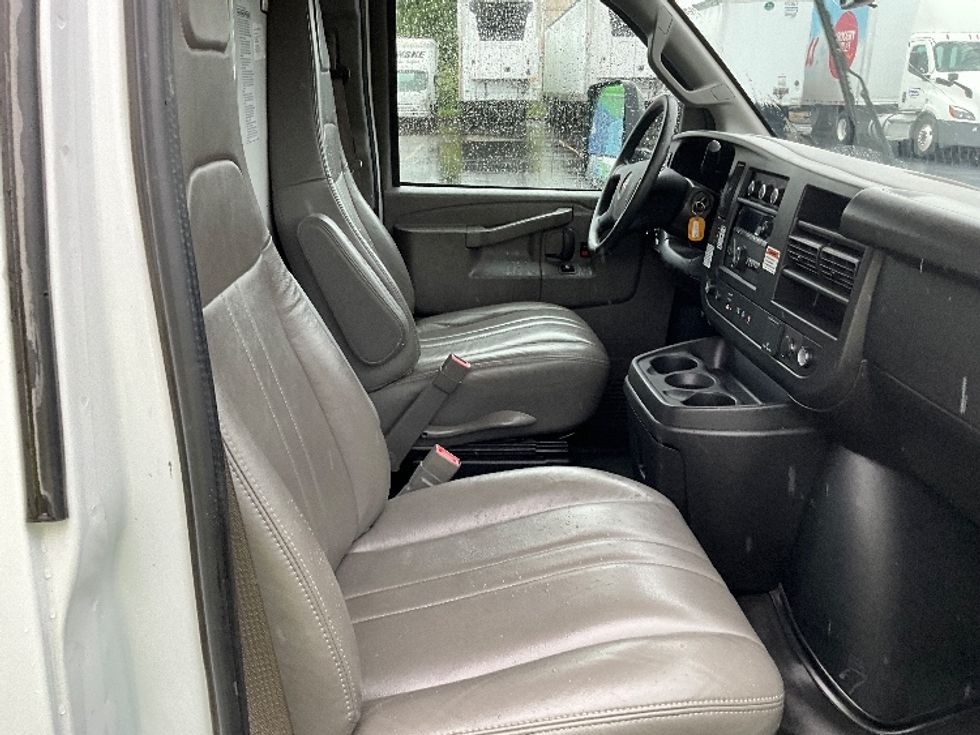 Light Duty Box Truck-Light and Medium Duty Trucks-GMC-2022-Savana G33903-Portland-OR-41,349\n\t\tmiles-$ 42,250 - Image 22