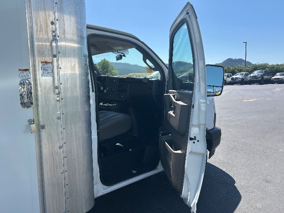 Light Duty Box Truck-Light and Medium Duty Trucks-GMC-2022-Savana G33903-Portland-OR-47,684\n\t\tmiles-$ 44,000 - Image 20