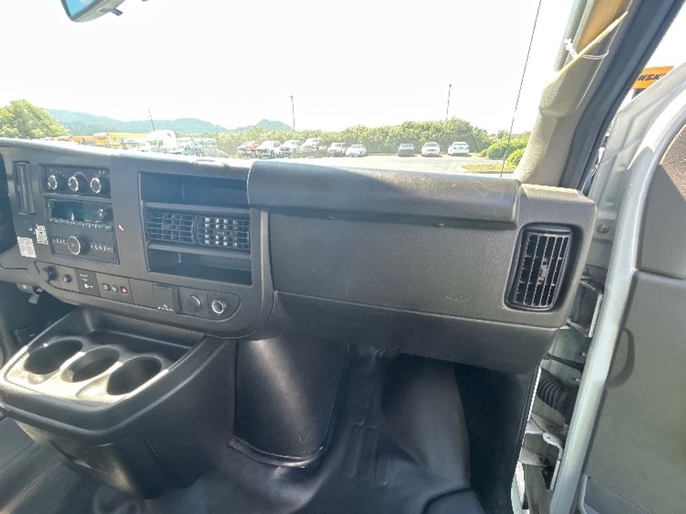 Light Duty Box Truck-Light and Medium Duty Trucks-GMC-2022-Savana G33903-Portland-OR-47,684\n\t\tmiles-$ 44,000 - Image 21