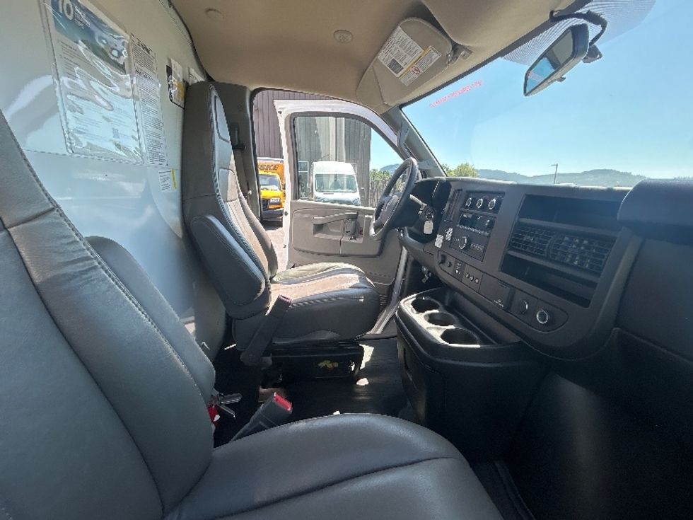 Light Duty Box Truck-Light and Medium Duty Trucks-GMC-2022-Savana G33903-Portland-OR-47,684\n\t\tmiles-$ 44,000 - Image 22
