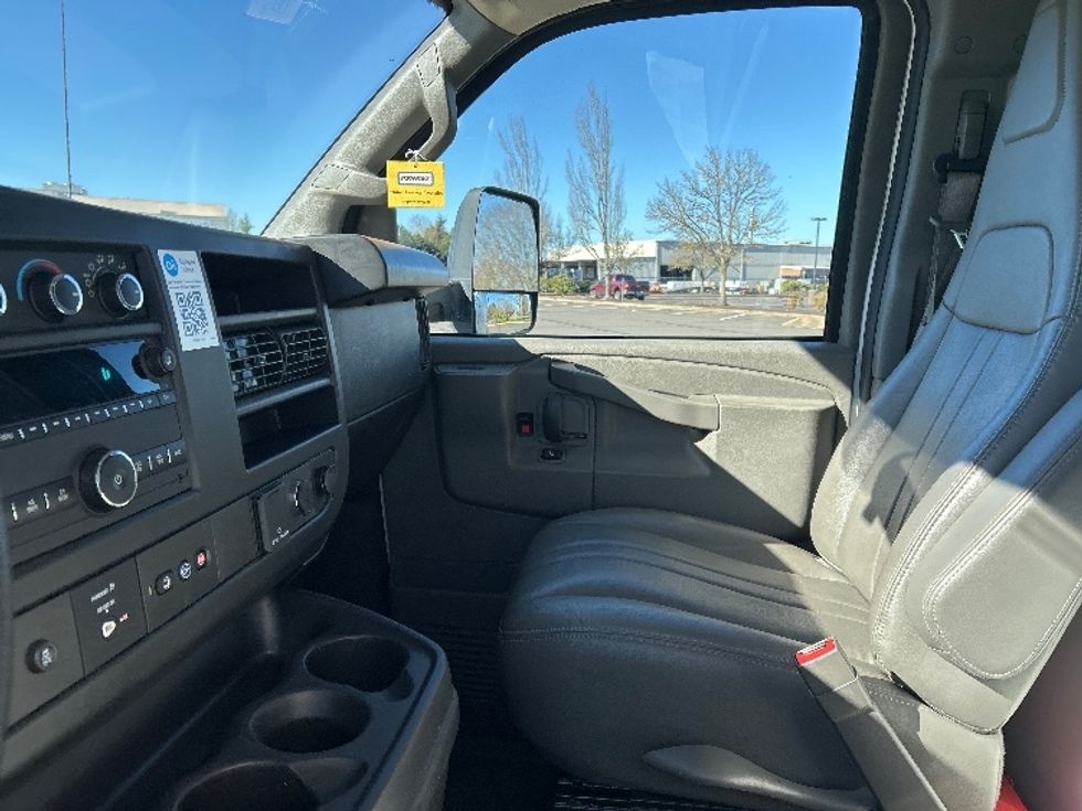Light Duty Box Truck-Light and Medium Duty Trucks-GMC-2022-Savana G33903-Portland-OR-48,745\n\t\tmiles-$ 40,250 - Image 19