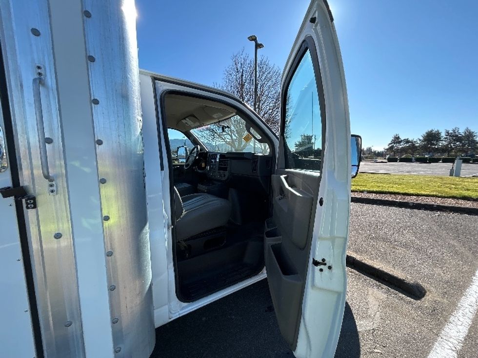 Light Duty Box Truck-Light and Medium Duty Trucks-GMC-2022-Savana G33903-Portland-OR-48,745\n\t\tmiles-$ 40,250 - Image 20