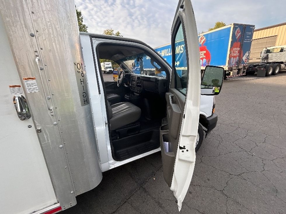 Light Duty Box Truck-Light and Medium Duty Trucks-GMC-2022-Savana G33903-Portland-OR-53,782\n\t\tmiles-$ 34,750 - Image 16