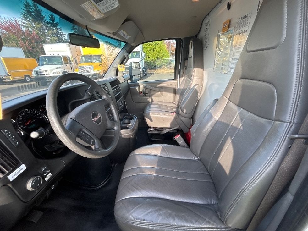 Light Duty Box Truck-Light and Medium Duty Trucks-GMC-2022-Savana G33903-Portland-OR-53,782\n\t\tmiles-$ 34,750 - Image 17