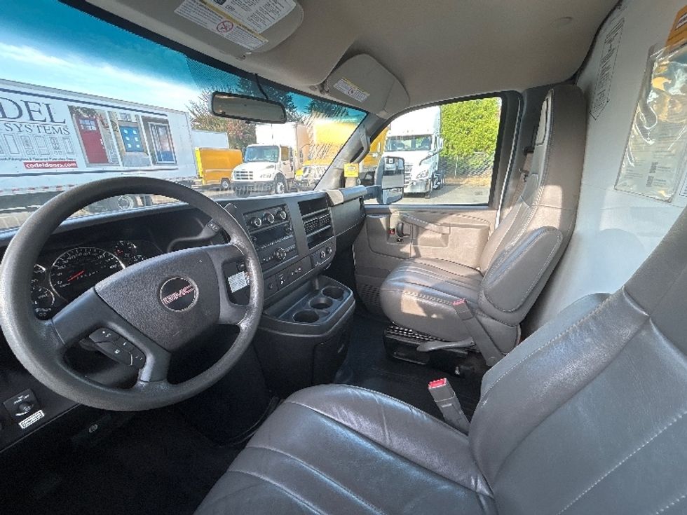 Light Duty Box Truck-Light and Medium Duty Trucks-GMC-2022-Savana G33903-Portland-OR-53,782\n\t\tmiles-$ 34,750 - Image 18