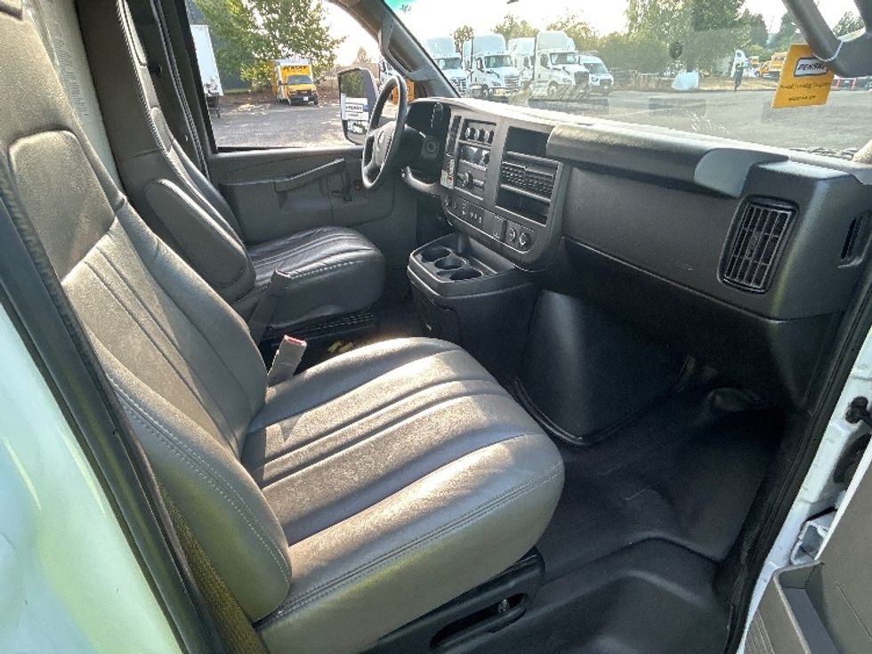 Light Duty Box Truck-Light and Medium Duty Trucks-GMC-2022-Savana G33903-Portland-OR-53,782\n\t\tmiles-$ 34,750 - Image 20