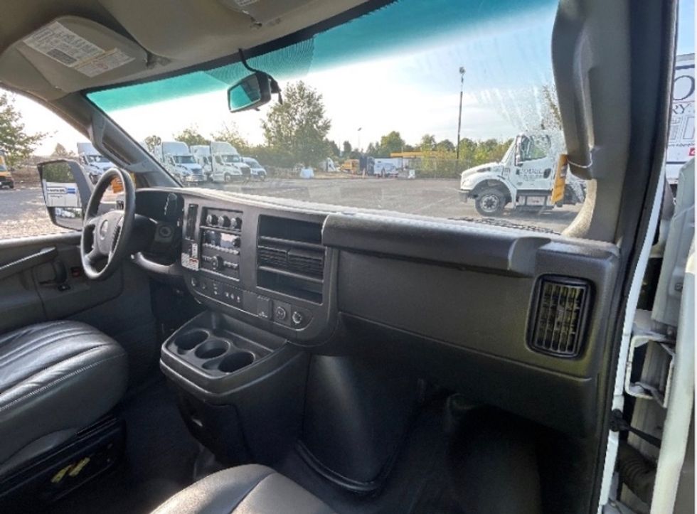 Light Duty Box Truck-Light and Medium Duty Trucks-GMC-2022-Savana G33903-Portland-OR-53,782\n\t\tmiles-$ 34,750 - Image 21