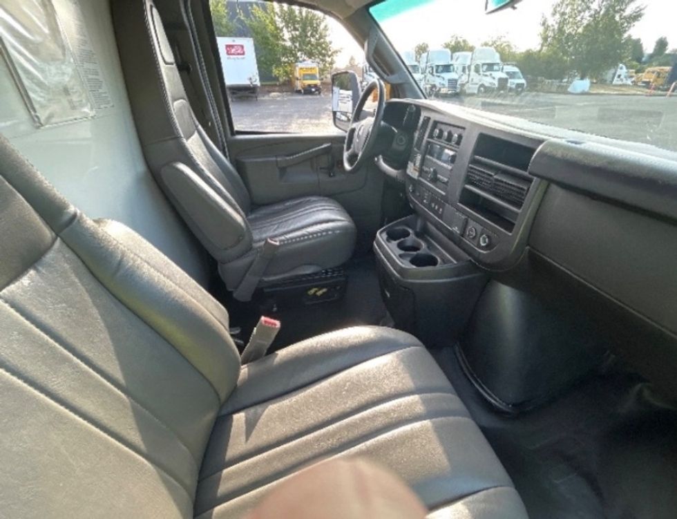 Light Duty Box Truck-Light and Medium Duty Trucks-GMC-2022-Savana G33903-Portland-OR-53,782\n\t\tmiles-$ 34,750 - Image 22