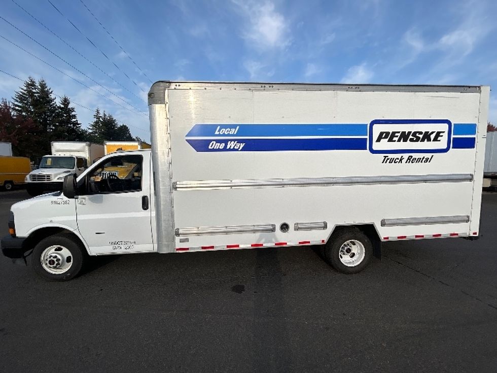 Light Duty Box Truck-Light and Medium Duty Trucks-GMC-2022-Savana G33903-Portland-OR-53,782\n\t\tmiles-$ 34,750 - Image 4