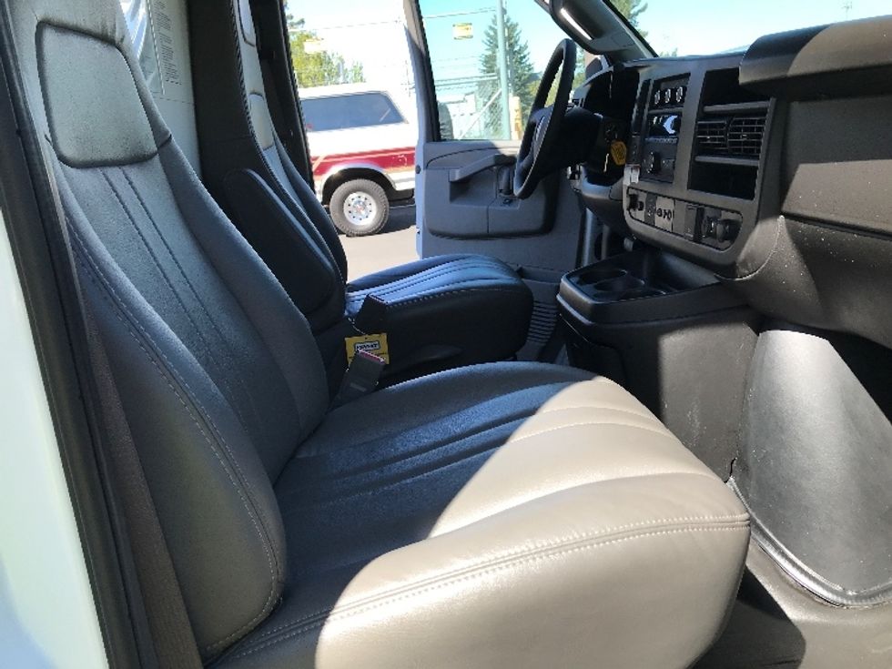 Light Duty Box Truck-Light and Medium Duty Trucks-GMC-2022-Savana G33903-Portland-OR-72,609\n\t\tmiles-$ 42,000 - Image 22
