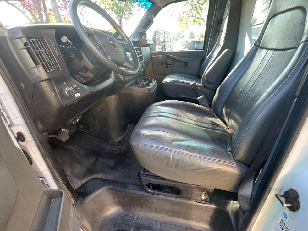 Light Duty Box Truck-Light and Medium Duty Trucks-GMC-2022-Savana G33903-Portland-OR-73,502\n\t\tmiles-$ 34,000 - Image 17
