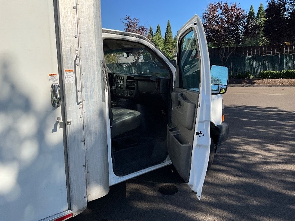 Light Duty Box Truck-Light and Medium Duty Trucks-GMC-2022-Savana G33903-Portland-OR-73,502\n\t\tmiles-$ 34,000 - Image 20