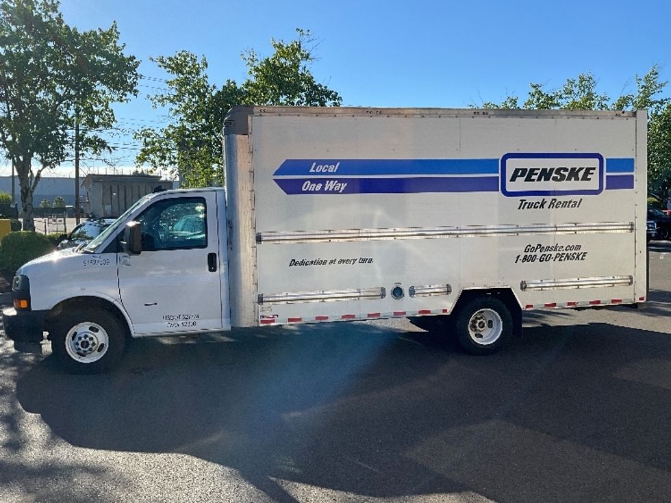 Light Duty Box Truck-Light and Medium Duty Trucks-GMC-2022-Savana G33903-Portland-OR-73,502\n\t\tmiles-$ 34,000 - Image 4
