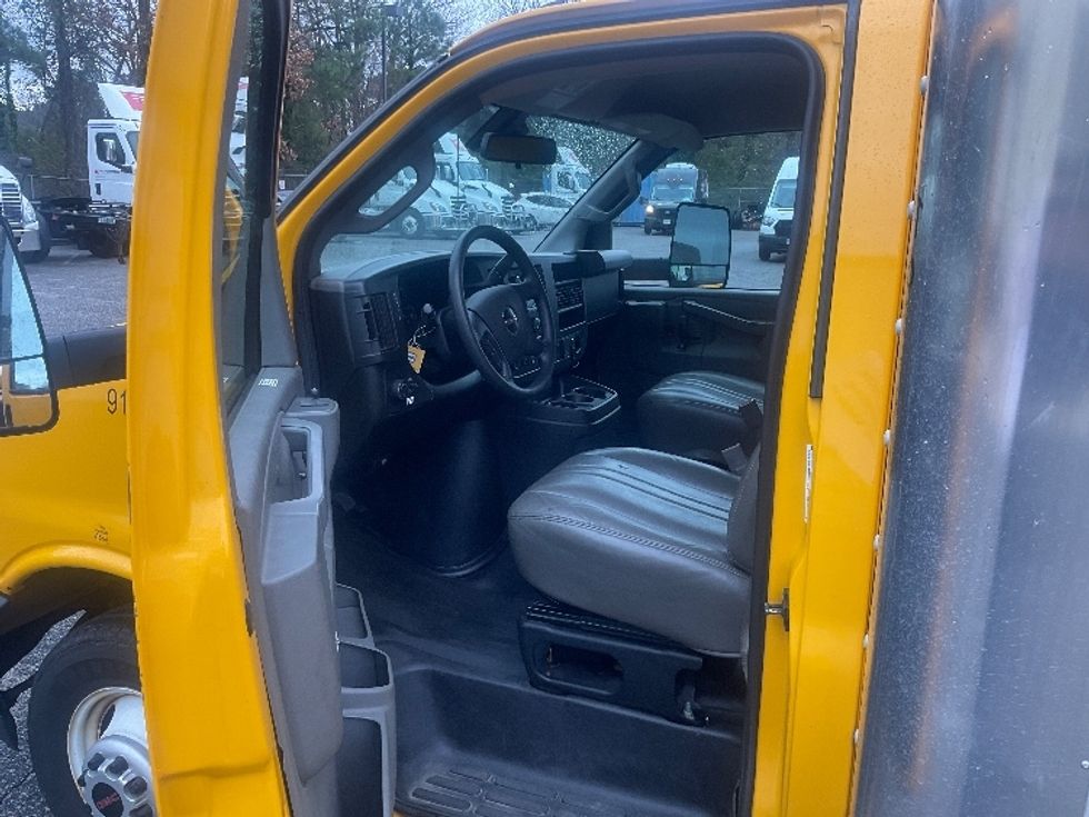 Light Duty Box Truck-Light and Medium Duty Trucks-GMC-2022-Savana G33903-Prince George-VA-134,720\n\t\tmiles-$ 24,000 - Image 16