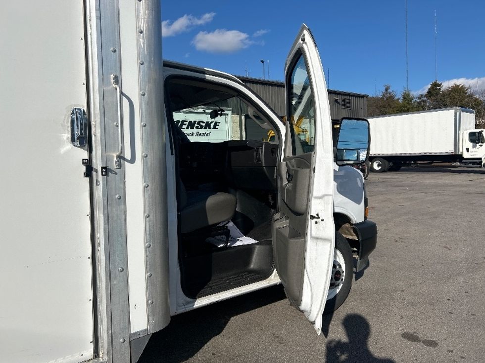 Light Duty Box Truck-Light and Medium Duty Trucks-GMC-2022-Savana G33903-Prince George-VA-34,832\n\t\tmiles-$ 30,750 - Image 16