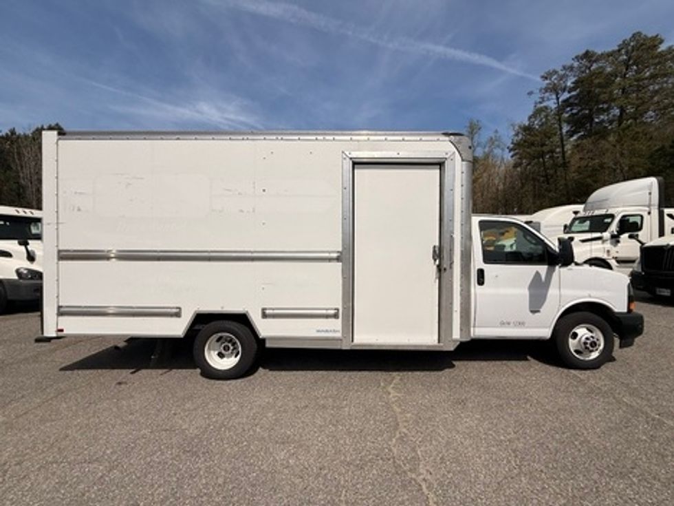 Light Duty Box Truck-Light and Medium Duty Trucks-GMC-2022-Savana G33903-Prince George-VA-61,034\n\t\tmiles-$ 31,500 - Image 4