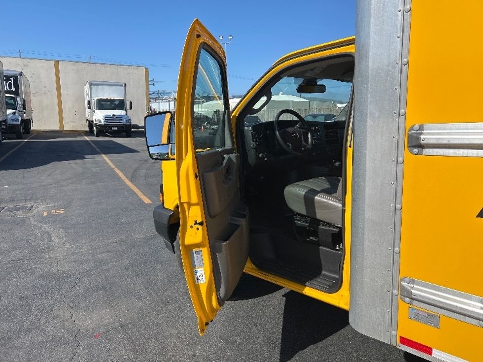 Light Duty Box Truck-Light and Medium Duty Trucks-GMC-2022-Savana G33903-Raleigh-NC-84,982\n\t\tmiles-$ 30,750 - Image 15