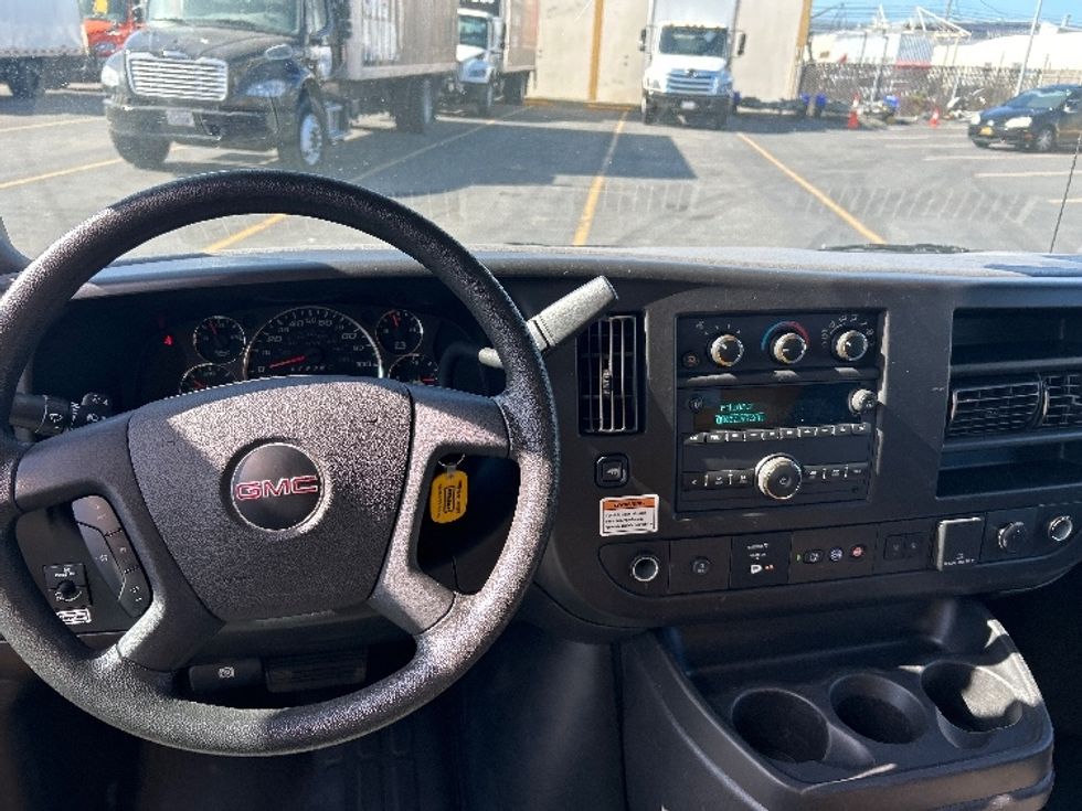 Light Duty Box Truck-Light and Medium Duty Trucks-GMC-2022-Savana G33903-Raleigh-NC-84,982\n\t\tmiles-$ 30,750 - Image 17