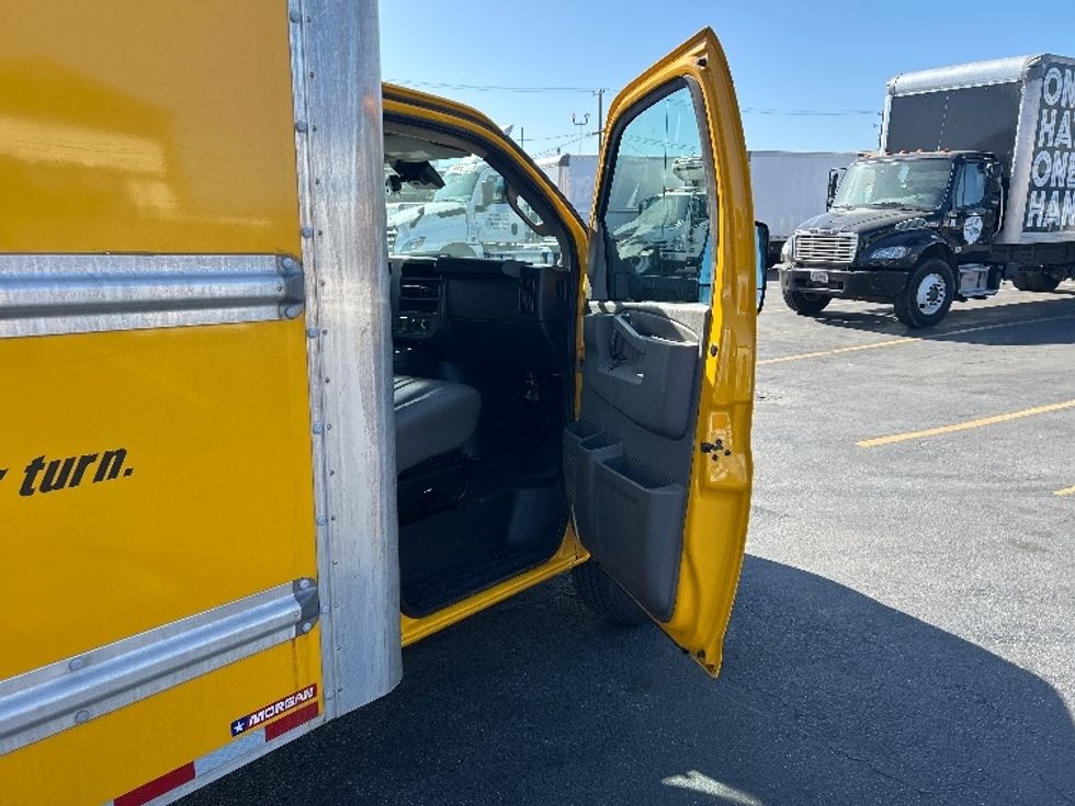 Light Duty Box Truck-Light and Medium Duty Trucks-GMC-2022-Savana G33903-Raleigh-NC-84,982\n\t\tmiles-$ 30,750 - Image 19