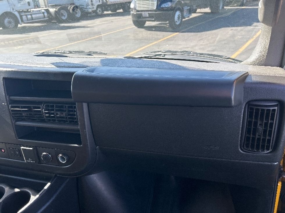 Light Duty Box Truck-Light and Medium Duty Trucks-GMC-2022-Savana G33903-Raleigh-NC-84,982\n\t\tmiles-$ 30,750 - Image 20