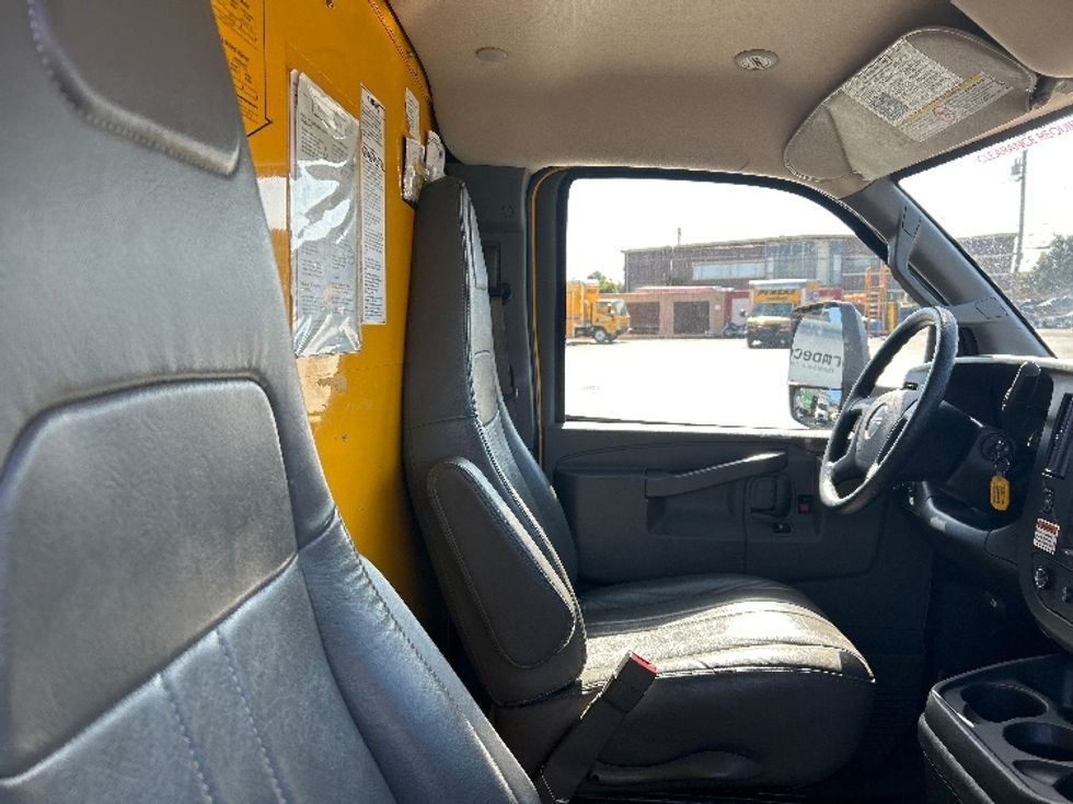 Light Duty Box Truck-Light and Medium Duty Trucks-GMC-2022-Savana G33903-Raleigh-NC-84,982\n\t\tmiles-$ 30,750 - Image 21